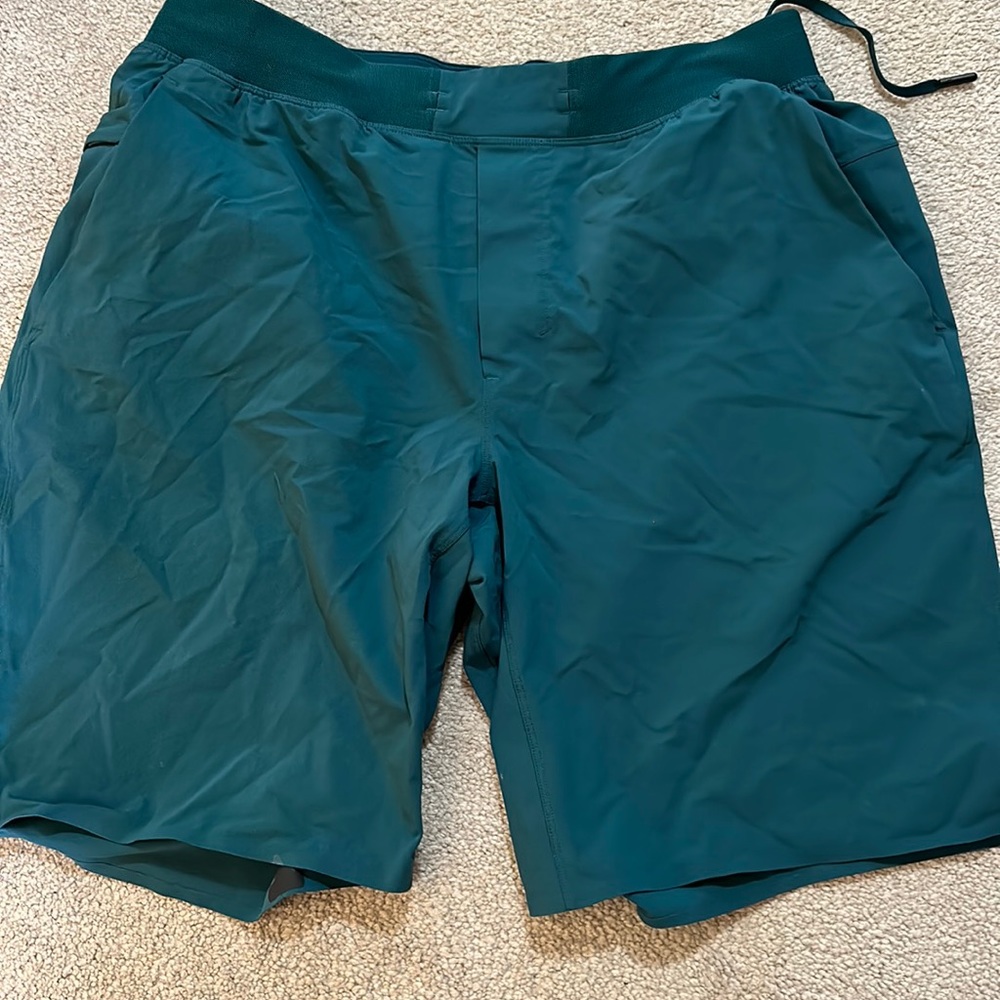 Lululemon Shorts Green Size Large 9” Inseam
